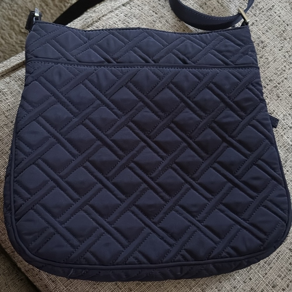 Vera Bradley Navy Blue Quilted Crossbody Bag w/key ring bag charm - Picture 3 of 6